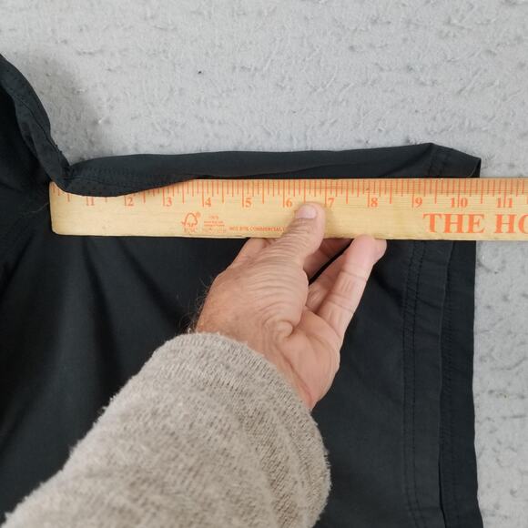 Huk Fishing Shorts Mens XL Gray Performance Quick Dry Stretch Cargo Zip Pockets - Picture 11 of 15